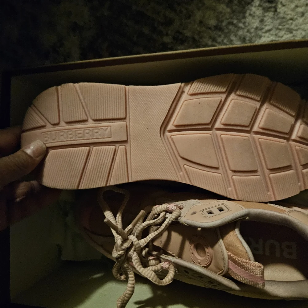 Burberry - Picture 4 of 9